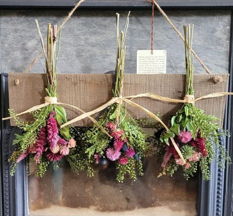 Wall Hanger with dried flowers 